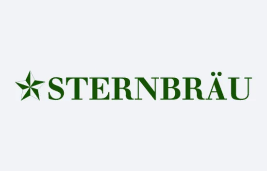 Sternbräu-Logo mit grünem Stern und Text auf hellem Hintergrund