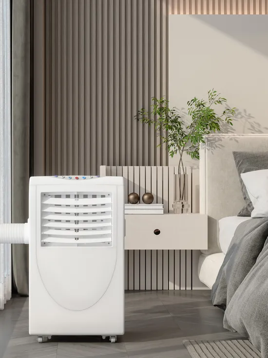 Mobiles Klimagerät neben Bett im modernen Schlafzimmer
