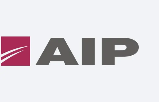 AIP-Logo mit stilisiertem roten Quadrat und weißen Akzenten