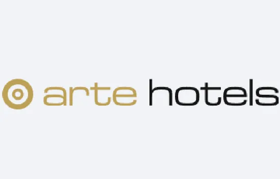 Arte Hotels Logo in Gold und Schwarz auf weißem Hintergrund